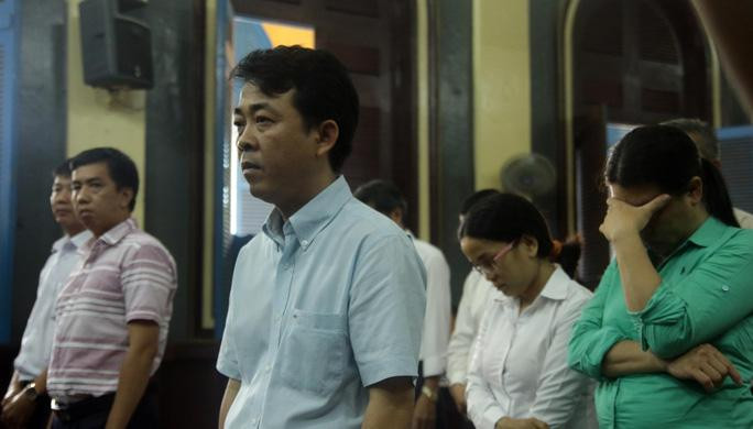 Bị can Nguyễn Minh Hùng, nguyên Chủ tịch HĐQT, kiêm TGĐ Công ty VN Pharma, cùng đồng phạm.