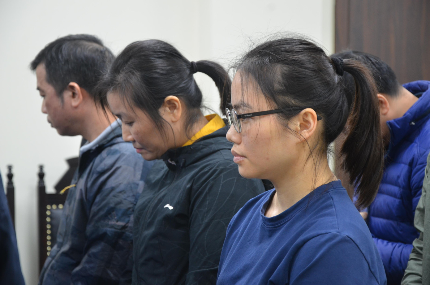 Hai nữ bị cáo liên quan vụ án. Hai nữ bị cáo liên quan vụ án.