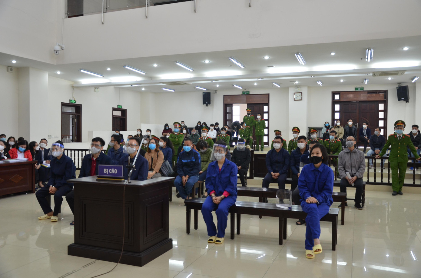 Nhóm bị cáo tại tòa. Nhóm bị cáo tại tòa.