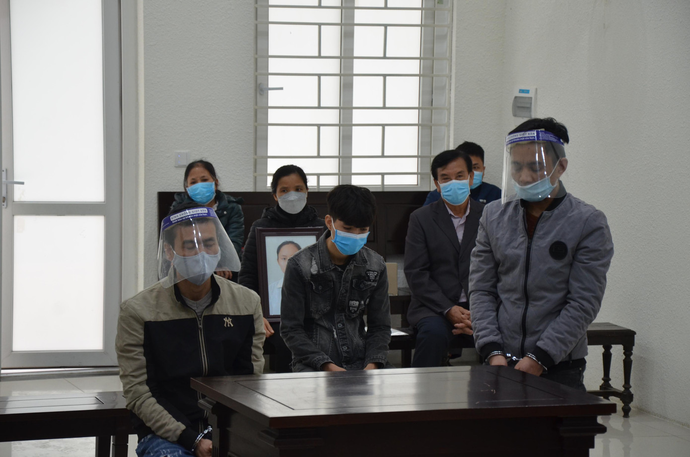 Bị cáo Trung, Đức, Quân, từ trái qua phải. Bị cáo Trung, Đức, Quân, từ trái qua phải.