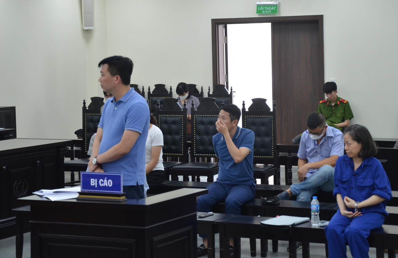 Nhóm bị cáo tại tòa. Nhóm bị cáo tại tòa.