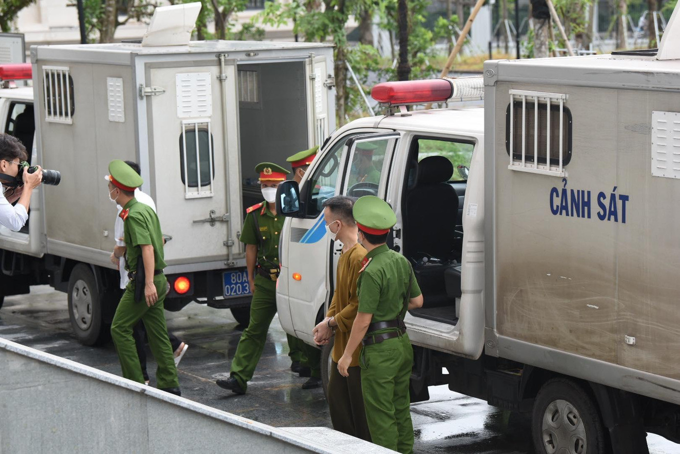 Viện KSND Tối cao cáo buộc 5 bị cáo nhận hơn 2 triệu USD chạy án.