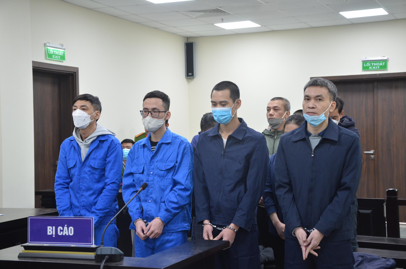 Trong vụ án các bị cáo đã vận chuyển trót lọt khoảng 30.000 tỷ đồng. Trong vụ án các bị cáo đã vận chuyển trót lọt khoảng 30.000 tỷ đồng.