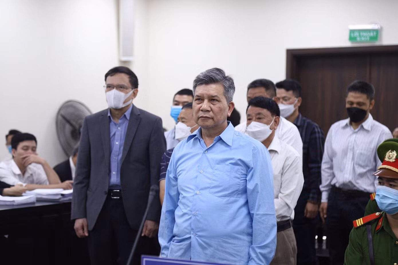 Bị cáo Trần Ngọc Hà (áo xanh).