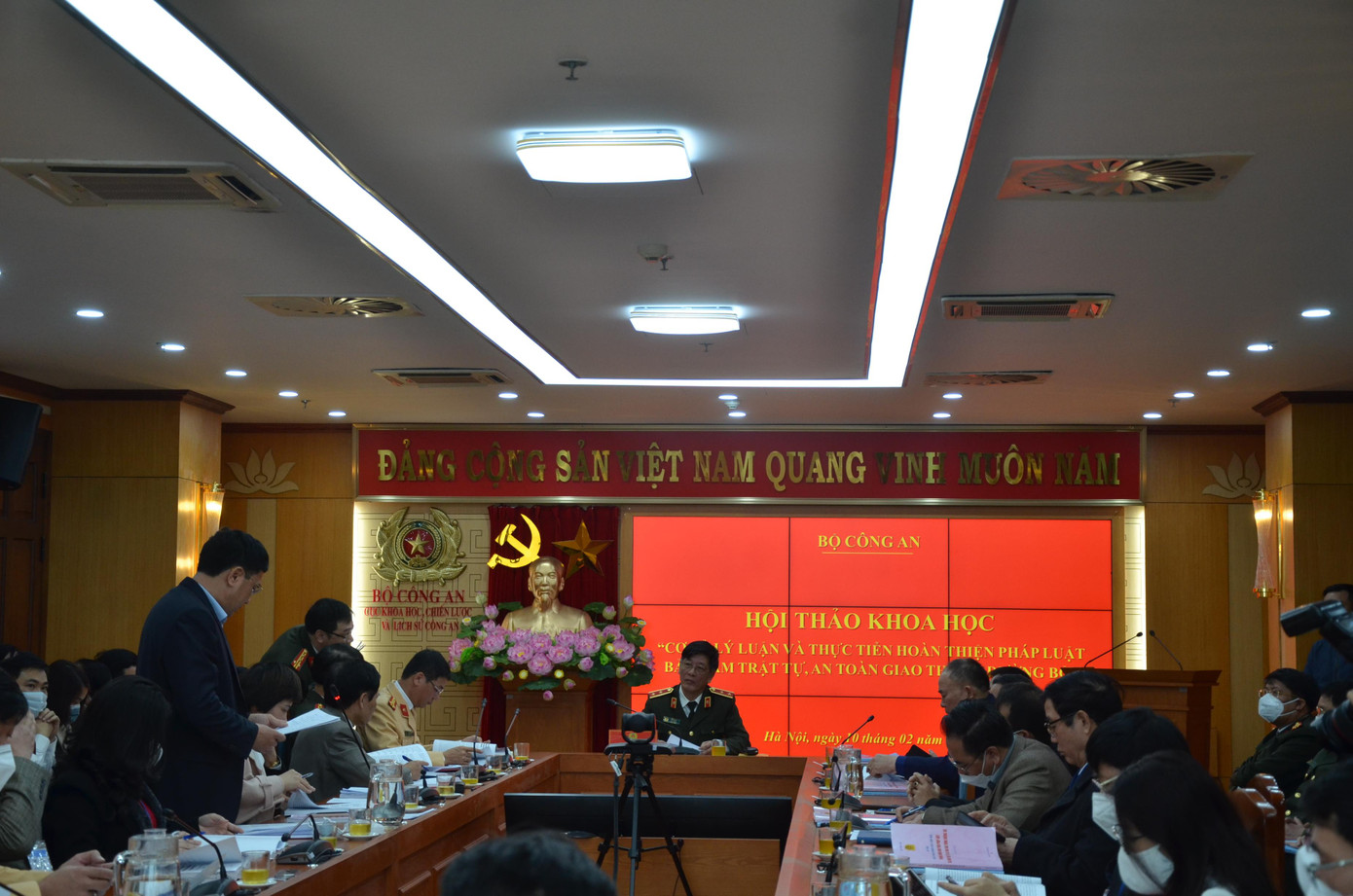 Các đại biểu đồng quan điểm cần tách Luật GTĐB 2008. Các đại biểu đồng quan điểm cần tách Luật GTĐB 2008.