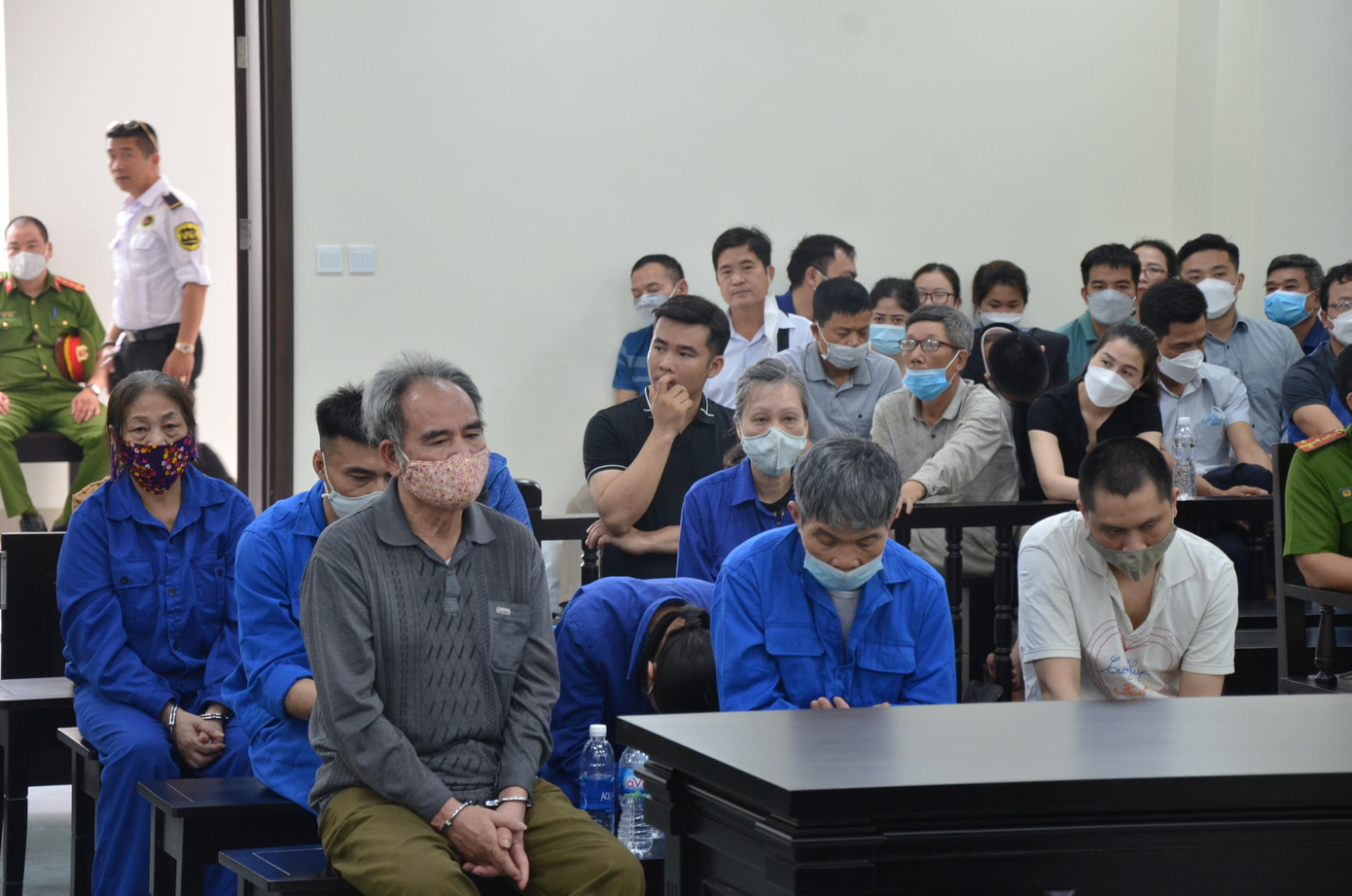 Bị cáo và người liên quan tại phiên tòa Bị cáo và người liên quan tại phiên tòa