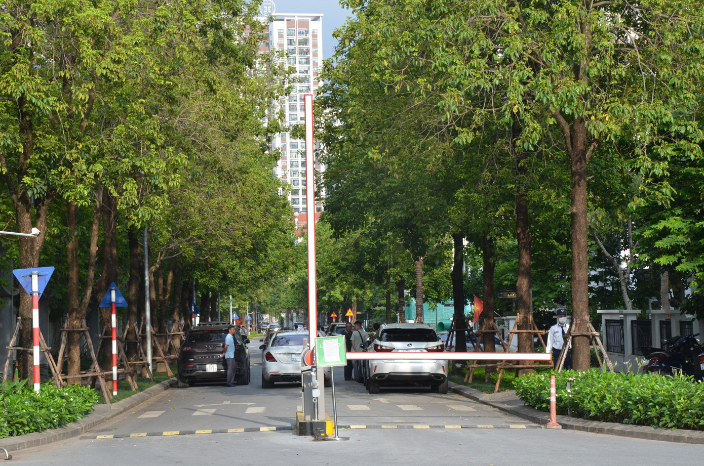 Lối vào khu biệt thự mà gia đình ông Chu Ngọc Anh cư trú.