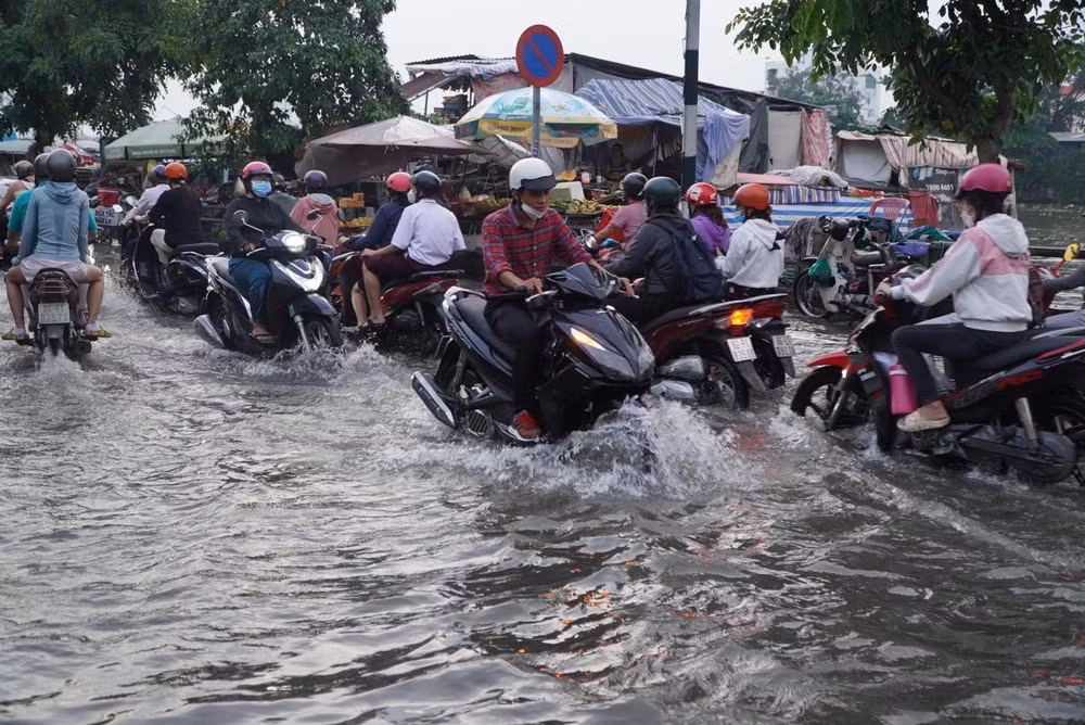 Đài Khí tượng Thủy văn Khu vực Nam Bộ cho biết, đây là đợt triều cường cao cần đề phòng ngập úng ở các vùng trũng thấp, ven sông, biển... (Ảnh minh họa: Hữu Huy) Đài Khí tượng Thủy văn Khu vực Nam Bộ cho biết, đây là đợt triều cường cao cần đề phòng ngập úng ở các vùng trũng thấp, ven sông, biển... (Ảnh minh họa: Hữu Huy)