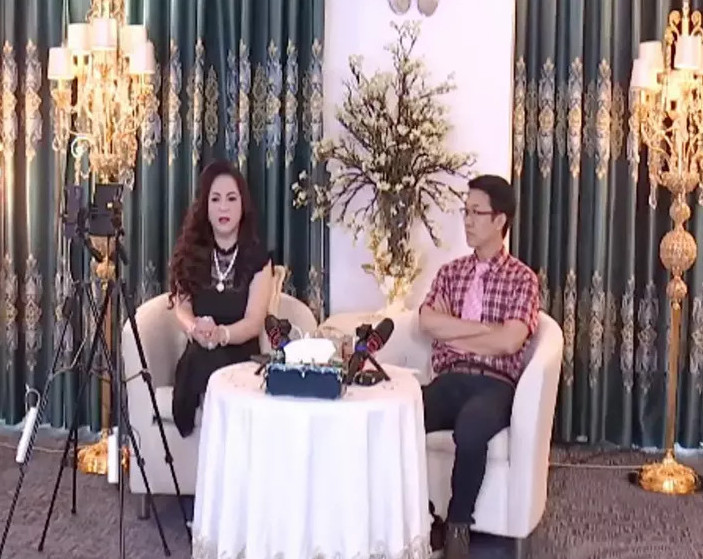 Ông Đặng Anh Quân trong một buổi livestream của bà Nguyễn Phương Hằng. Ông Đặng Anh Quân trong một buổi livestream của bà Nguyễn Phương Hằng.