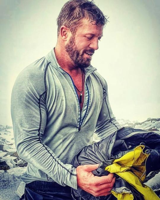 ...và là một người đàn ông vạm vỡ. Ảnh: Metro ...và là một người đàn ông vạm vỡ. Ảnh: Metro