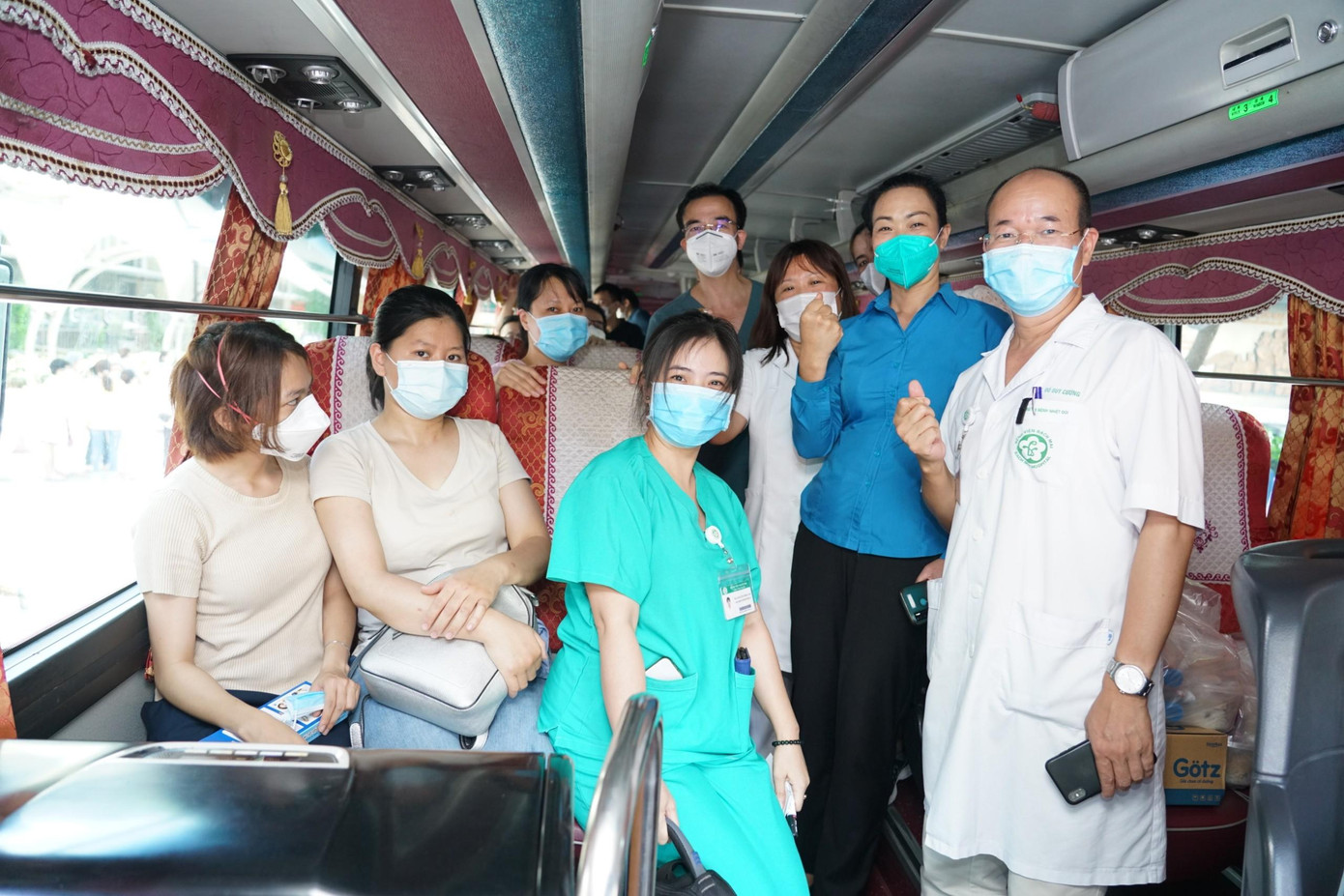 ThS. Ngô Đức Hùng, Trung tâm Cấp cứu A9, Bệnh viện Bạch Mai thay mặt đoàn công tác tâm sự: “Bản thân tôi, cho đến giờ cũng không nhớ mình được chọn đi đến lần thứ bao nhiêu nữa. Bất kể nơi nào có dịch đều có quân A9 và các nhân viên y tế của bệnh viện Bạch Mai”.