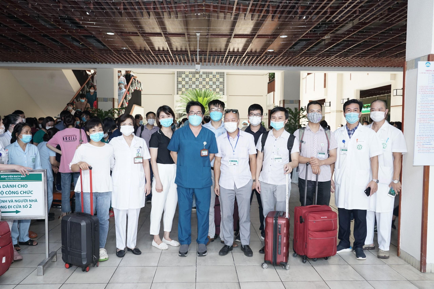 Bệnh viện dã chiến được chia thành 5 khu: A, B, C, D và E. Khu A là khu hành chính - khu sạch dành cho công tác hội chẩn, họp. Khu B dành để tiếp nhận 500 bệnh nhân nặng và thở máy. Khu C, D, E dành để tiếp nhận 2.500 bệnh nhân có bệnh nền mắc COVID-19.