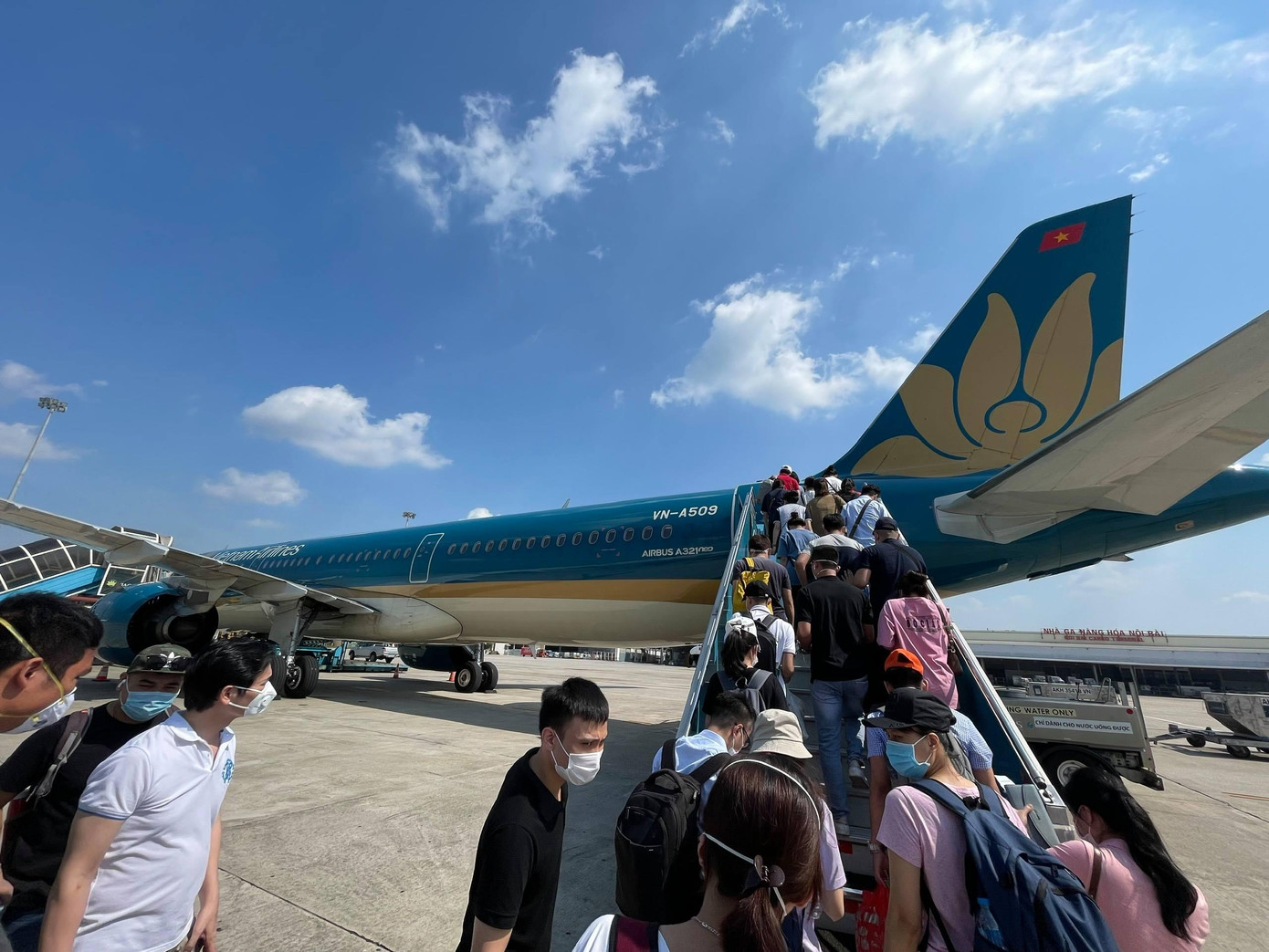 Thay mặt đoàn công tác, ThS. Ngô Đức Hùng xin hứa đoàn sẽ hoàn thành nhiệm vụ được giao và chiến thắng trở về.