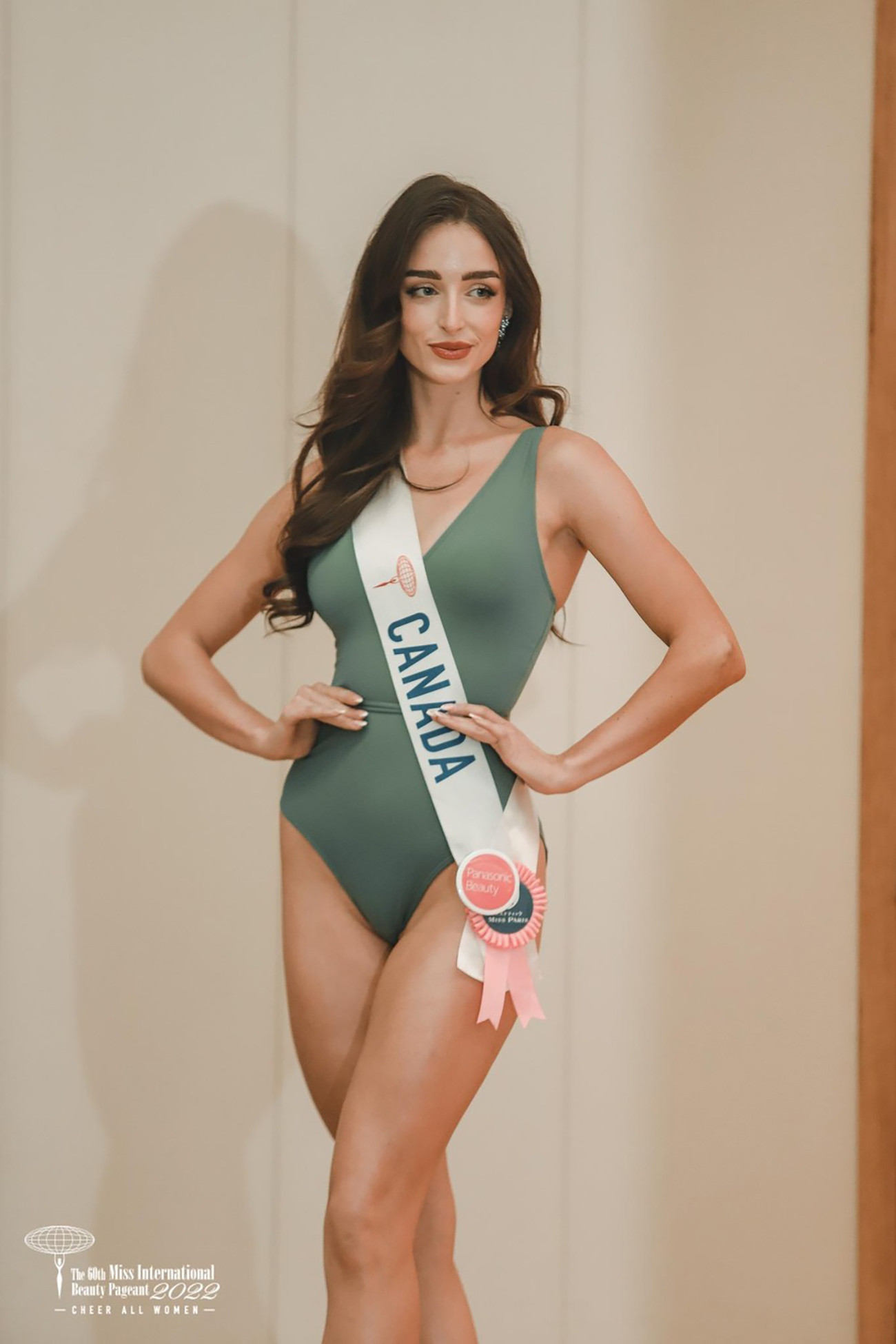 Đại diện Canada - Madison Kvaltin là thí sinh nhiều kinh nghiệm thi sắc đẹp, từng vào top 8 tại cuộc thi Hoa hậu Quốc tế 2022.