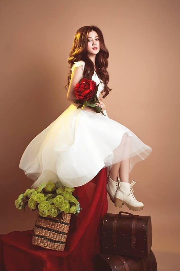 Vóc dáng nhỏ bé không làm cô giảm đi sự cuốn hút Bài viết: http://news.zing.vn/Hot-girl-Gia-Lai-xinh-nhu-bup-be-post359945.html#home_cate.tinchinh Nguồn Zing News 