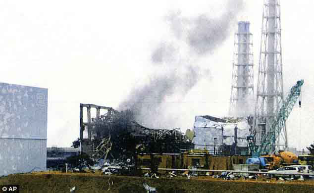 Khói đen bốc lên từ lò số 3 của nhà máy điện hạt nhân Fukushima	Ảnh: AP