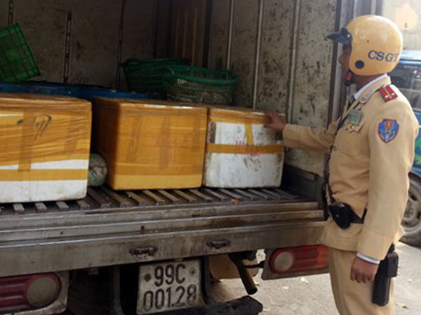 Số nội tạng thối được Đội CSGT số 4 phát hiện