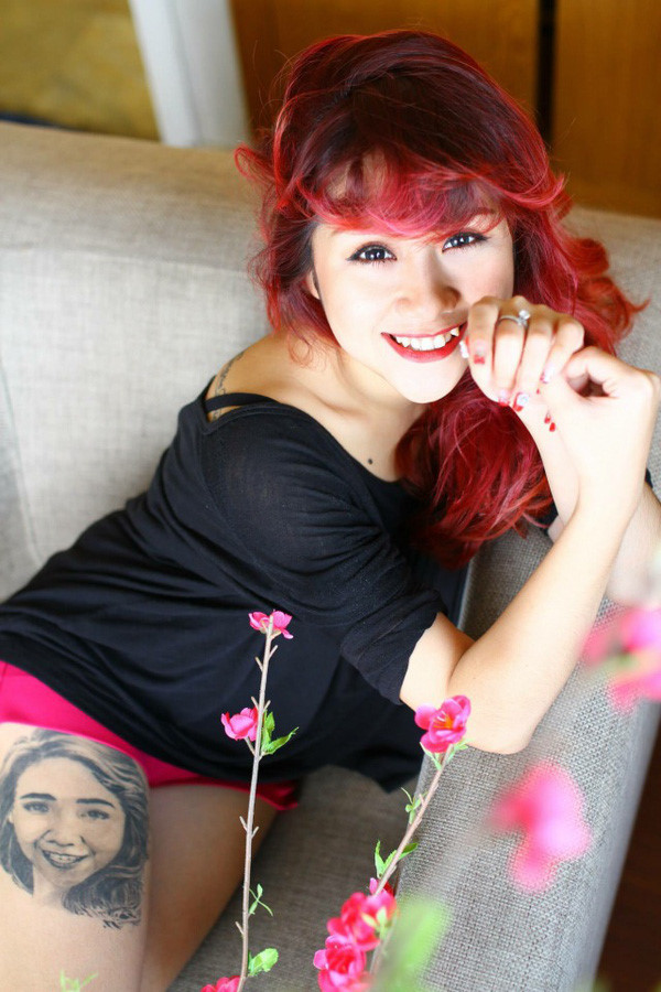 Cô gái Sài Gòn lộ lưng xăm hình chốn công sở gây 'bão' ảnh 2