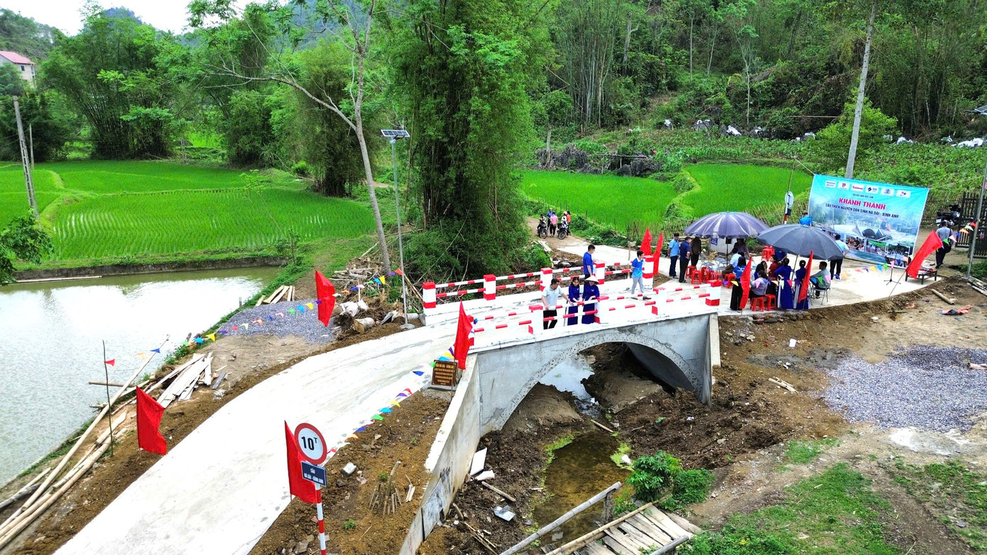 Khánh thành cầu thiện nguyện Nà Dài - Bình Anh: Nối yêu thương, mở đường làm ăn cho dân bản ảnh 4