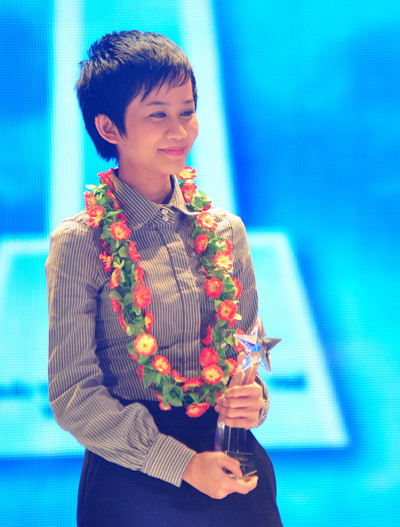 Lê Cát Trọng Lý với giải thưởng Gương mặt trẻ VN tiêu biểu ở lĩnh vực hoạt động xã hội.