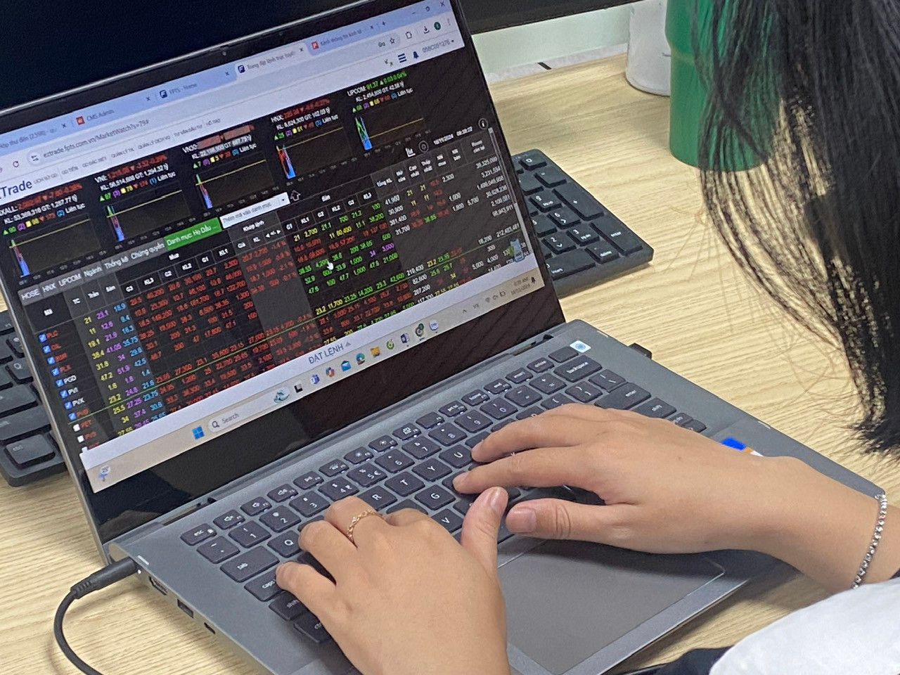 VN-Index được dự báo có thể lui về mốc 1.180 điểm trong vài phiên tới. VN-Index được dự báo có thể lui về mốc 1.180 điểm trong vài phiên tới.