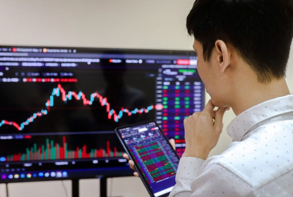 Khối ngoại bán ròng nghìn tỷ. Khối ngoại bán ròng nghìn tỷ.