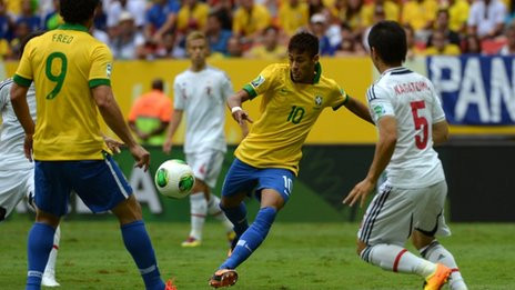 Neymar mở tỷ số cho Brazil ngay phút thứ 3. Neymar mở tỷ số cho Brazil ngay phút thứ 3
