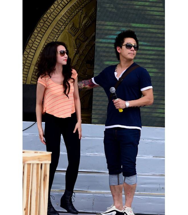 Tuy nhiên, một số nguồn tin thân cận cho biết cặp đôi đã thật sự có khoảng thời gian ngọt ngào bên nhau. Đến tháng 10 năm nay, một người bạn thân của cả hai ca sĩ tiết lộ Tuấn Hưng - Ngân Khánh đã chia tay trong lặng lẽ do Ngân Khánh không 