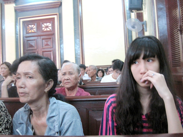 Mẹ và em gái Mỹ Xuân tại phiên tòa