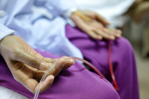 Căn bệnh thiếu máu thừa sắt khiến cơ thể bệnh nhân Thu Hải (31 tuổi, quê Bắc Ninh) còm cõi. Chị phải truyền thể sắt để chống chọi với căn bệnh hiểm nghèo mình mắc phải hơn mười năm nay.