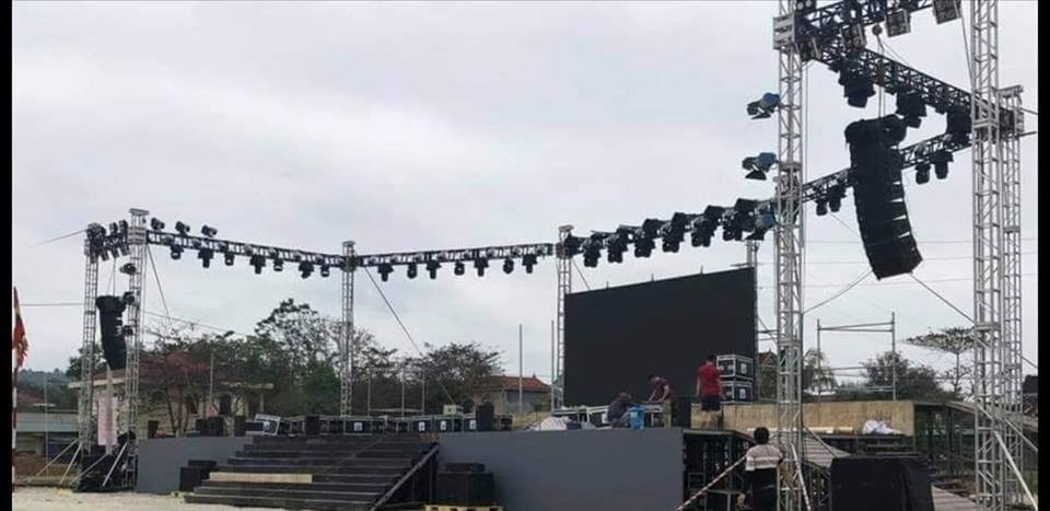 'Đại gia' đeo hàng chục kg vàng cổ vũ tuyển Việt Nam ảnh 28