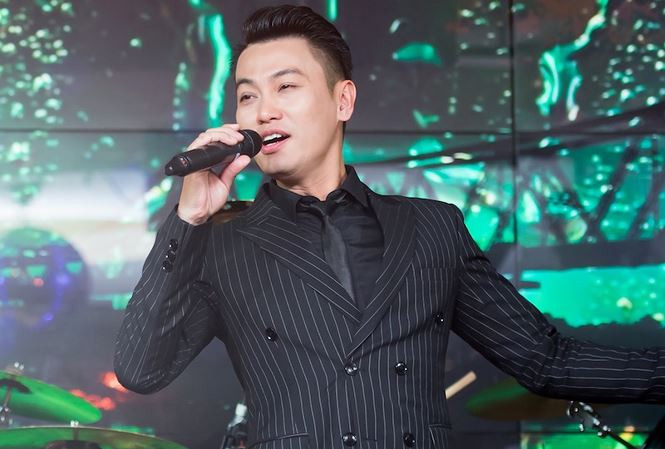 'Đại gia' đeo hàng chục kg vàng cổ vũ tuyển Việt Nam ảnh 25