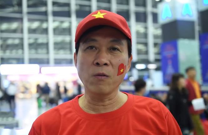 'Đại gia' đeo hàng chục kg vàng cổ vũ tuyển Việt Nam ảnh 31