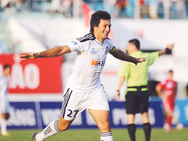 Merlo lập hat-trick mang lại chiến thắng cho SHB Đà Nẵng trên sân Lạch Tray Ảnh: VSI
