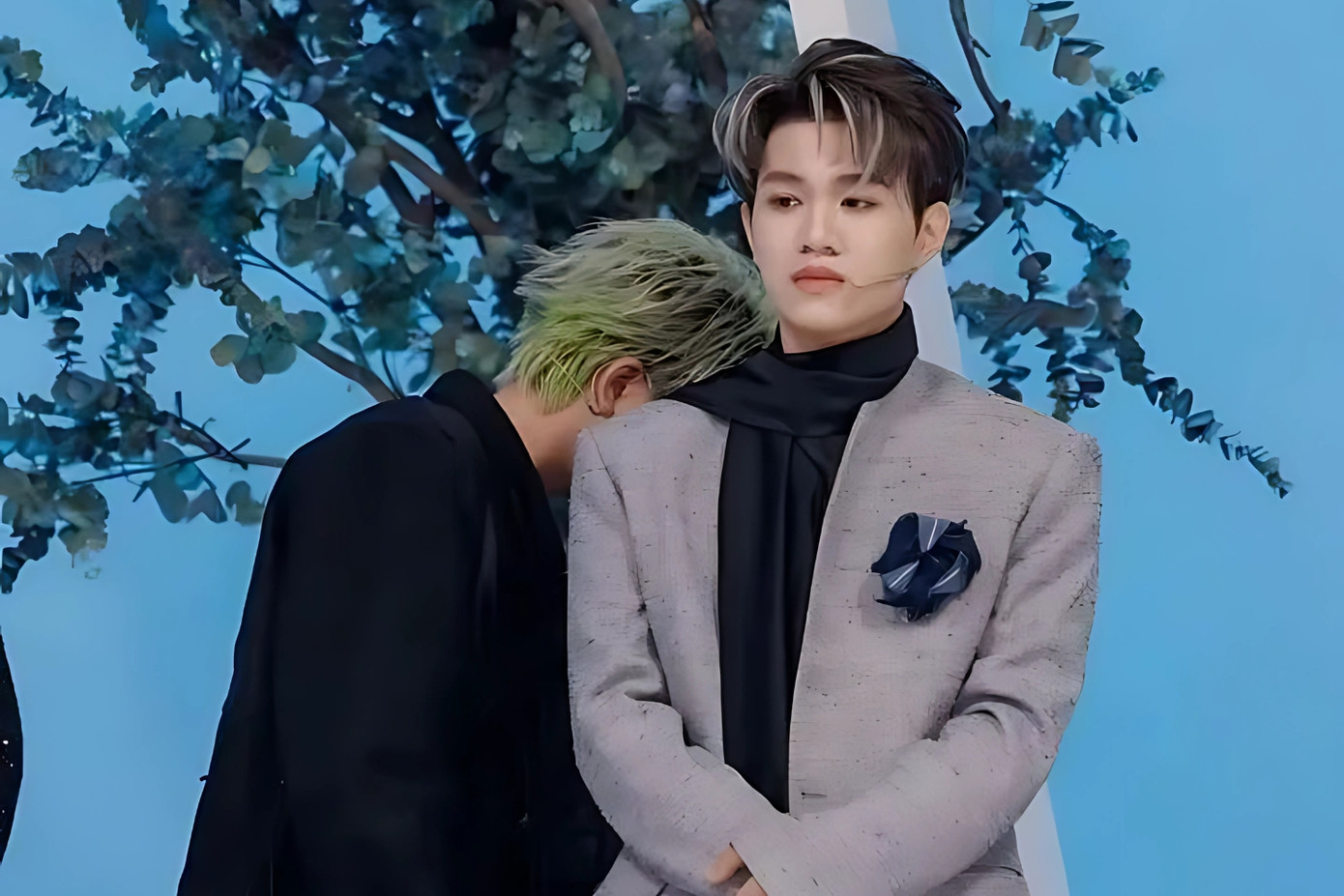 Đôi bạn thân tài năng trong chương trình Anh Trai "Say Hi" được khán giả chú ý.