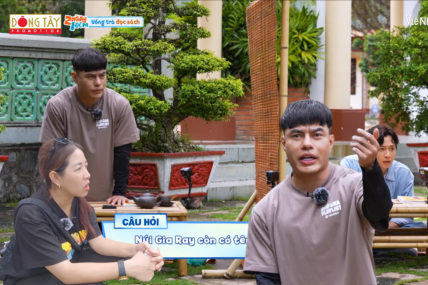 Lê Dương Bảo Lâm "tố" nữ đạo diễn chèn ép khiến trường quay bật cười. Lê Dương Bảo Lâm "tố" nữ đạo diễn chèn ép khiến trường quay bật cười.