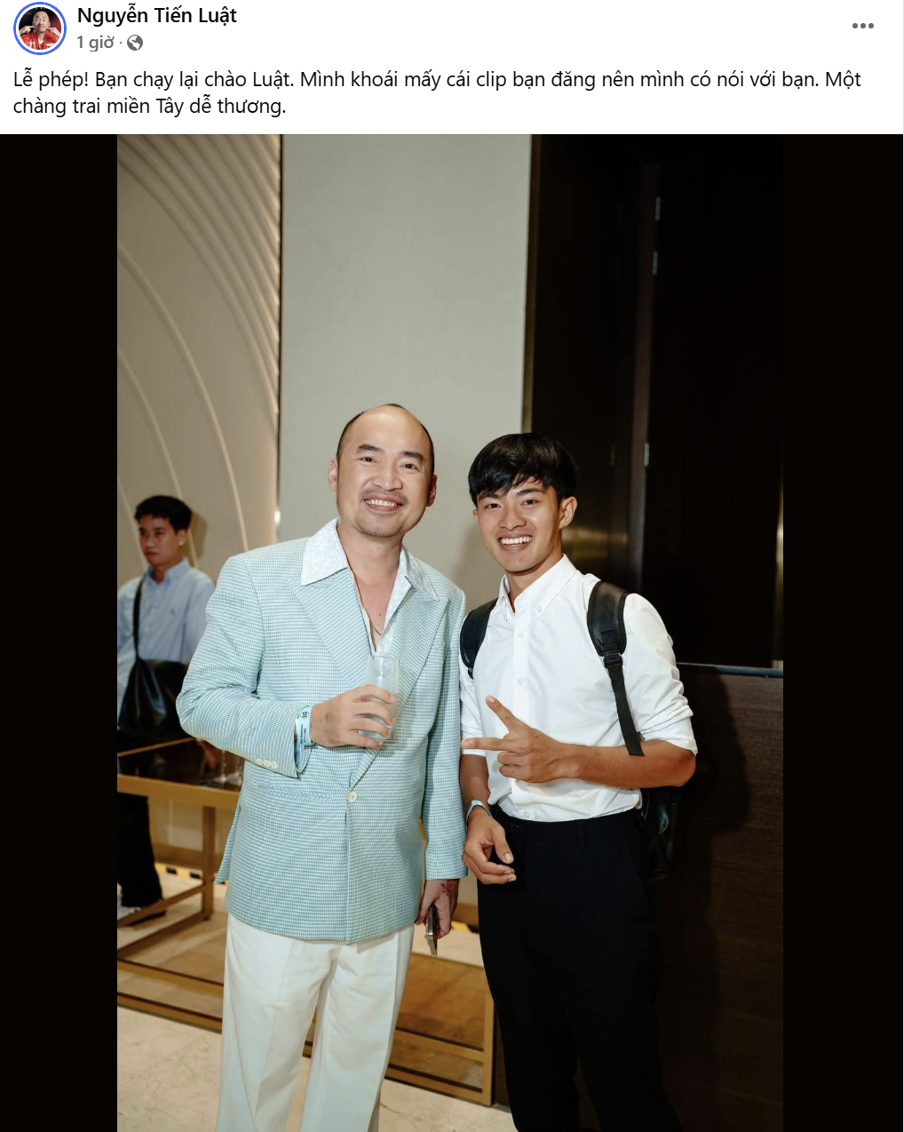 Tiến Luật nhận xét Lê Tuấn Khang "lễ phép" và "dễ thương", Trấn Thành cũng từng để lại bình luận khen ngợi nam TikToker "em giỏi lắm". Tiến Luật nhận xét Lê Tuấn Khang "lễ phép" và "dễ thương", Trấn Thành cũng từng để lại bình luận khen ngợi nam TikToker "em giỏi lắm".