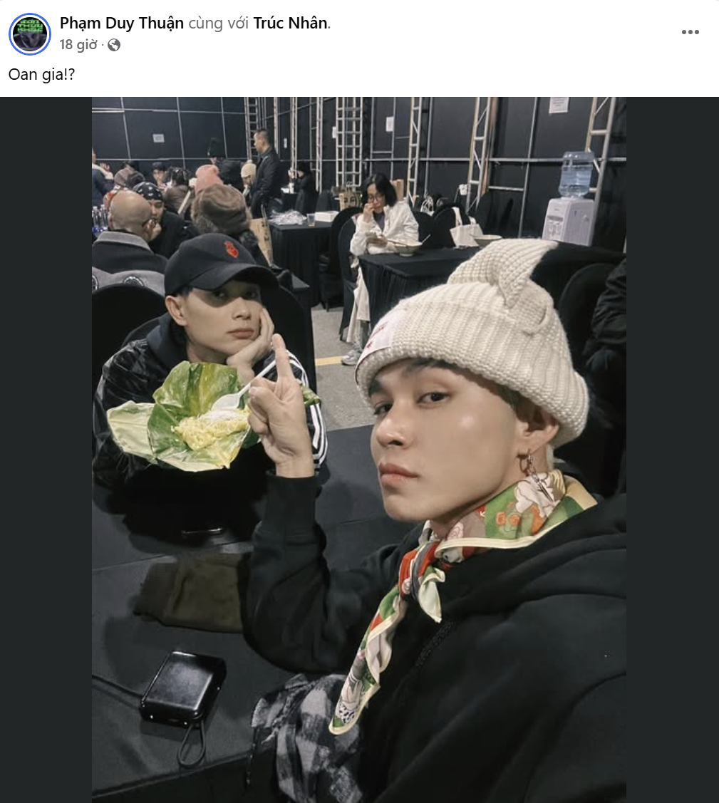 Hình ảnh cặp đôi "oan gia" được Jun Phạm chia sẻ khiến fan thích thú. Hình ảnh cặp đôi "oan gia" được Jun Phạm chia sẻ khiến fan thích thú.