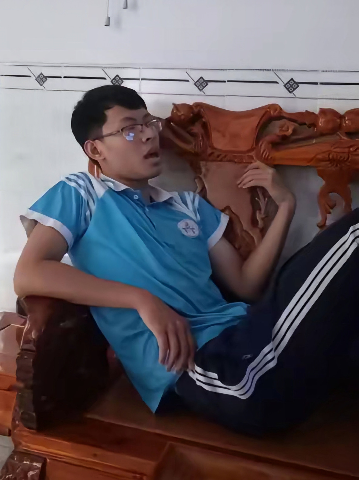 Có khán giả hài hước chia sẻ: "ai cũng có một quá khứ, với 2 là đại quá khứ". - Ảnh: Internet. Có khán giả hài hước chia sẻ: "ai cũng có một quá khứ, với 2 là đại quá khứ". - Ảnh: Internet.