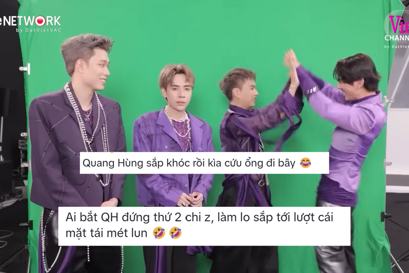 Quang Hùng &quot;tái mặt&quot; vì sắp tới lượt chơi của mình.