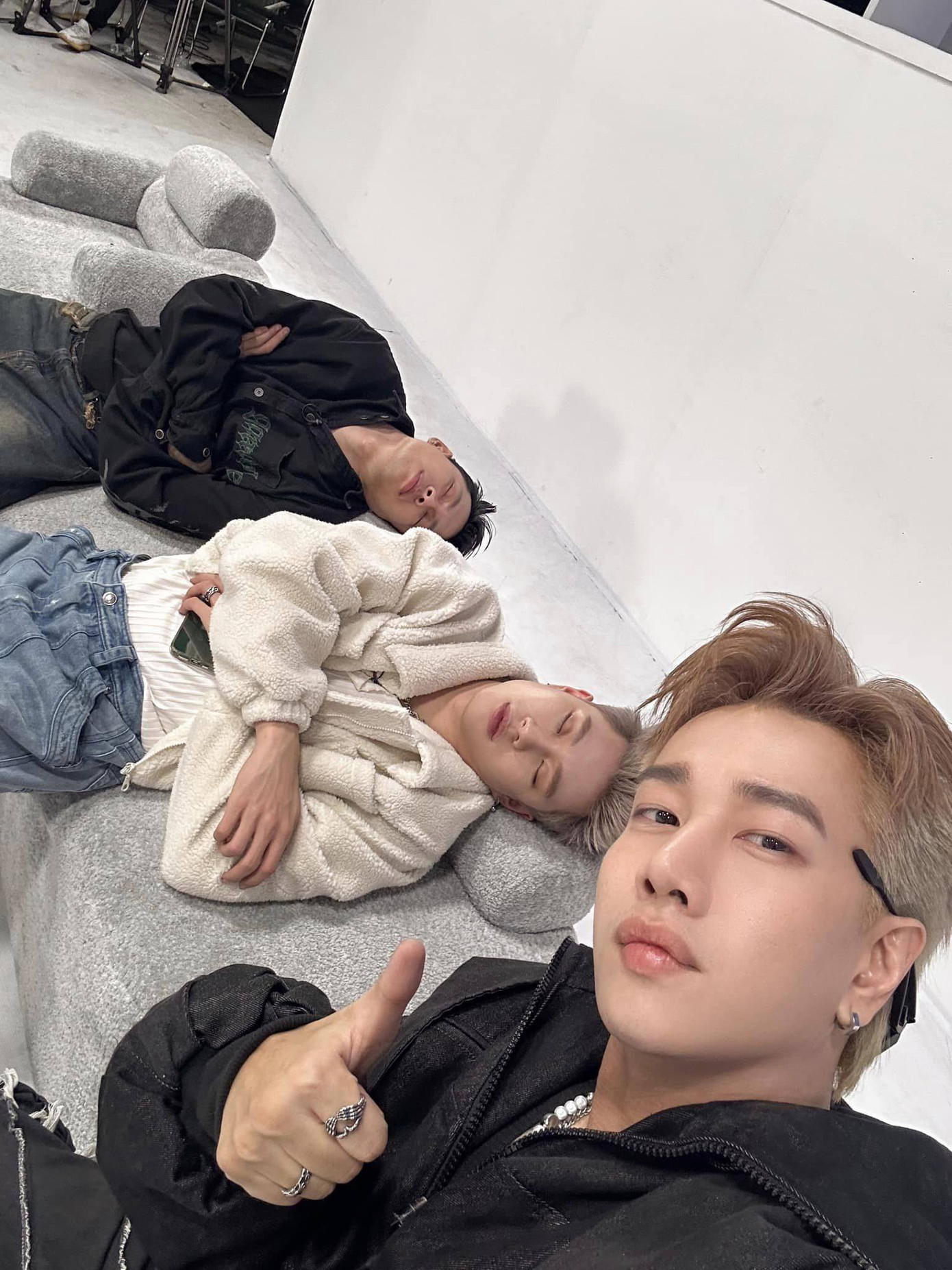 Tương tác giữa Lou Hoàng và Dương "đô vật" khi tham gia Anh Trai "Say Hi" khiến một số fan "cảm lạnh", dù vậy mọi người đều biết tình cảm họ dành cho nhau rất nhiều.