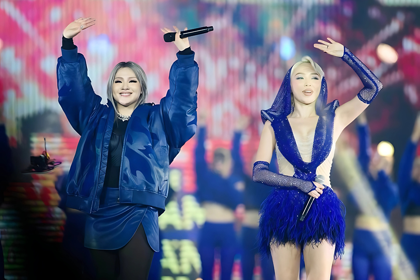 Tóc Tiên và CL tại đêm nhạc mừng năm mới ở phố đi bộ Nguyễn Huệ. Tóc Tiên và CL tại đêm nhạc mừng năm mới ở phố đi bộ Nguyễn Huệ.