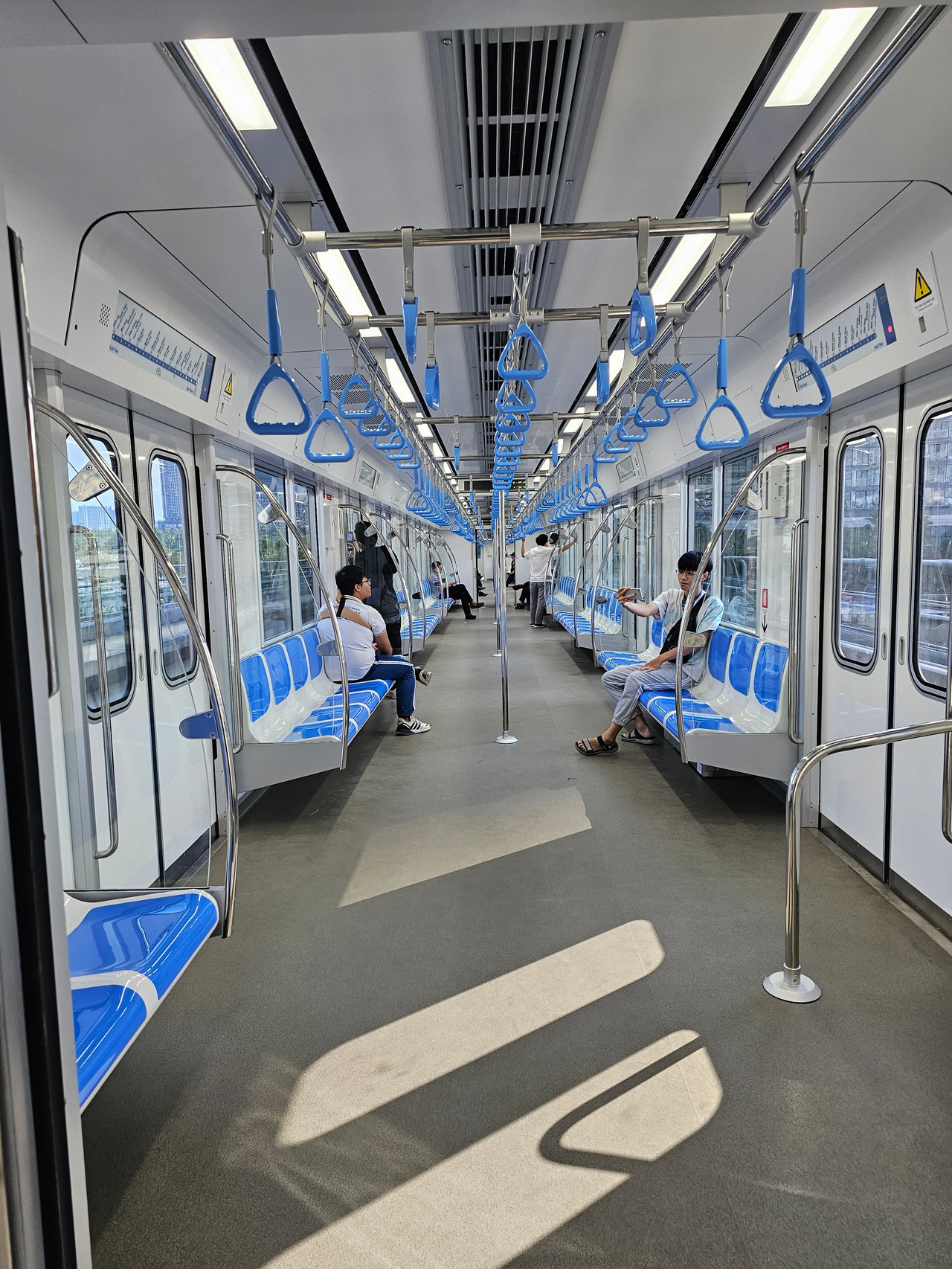 Hình ảnh bên trong của tuyến Metro số 1.
