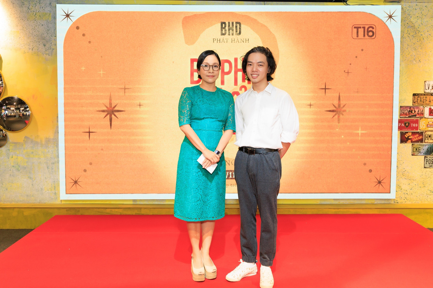 Hình ảnh Mỹ Linh xuất hiện tại sự kiện Bộ Phim Bí Ẩn poster chỉ có dấu “?” khổng lồ và chi tiết giới hạn độ tuổi "T16" là yếu tố khiến khán giả tò mò. Hình ảnh Mỹ Linh xuất hiện tại sự kiện Bộ Phim Bí Ẩn poster chỉ có dấu “?” khổng lồ và chi tiết giới hạn độ tuổi "T16" là yếu tố khiến khán giả tò mò.