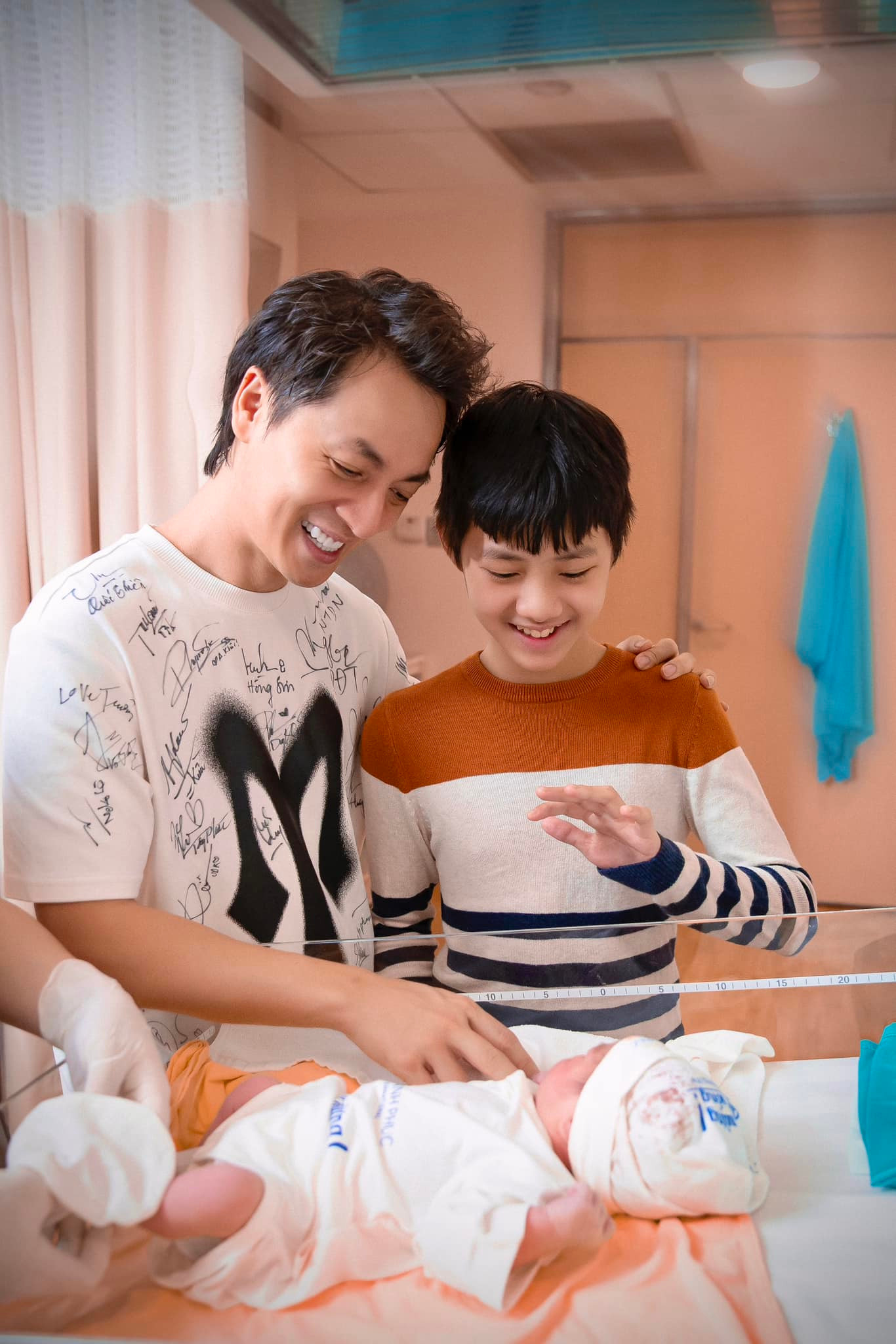 "Anh tài" Đăng Khôi được xem là "lụy" khi show còn đang diễn ra. - Ảnh: Gia Đình Đăng Khôi. "Anh tài" Đăng Khôi được xem là "lụy" khi show còn đang diễn ra. - Ảnh: Gia Đình Đăng Khôi.