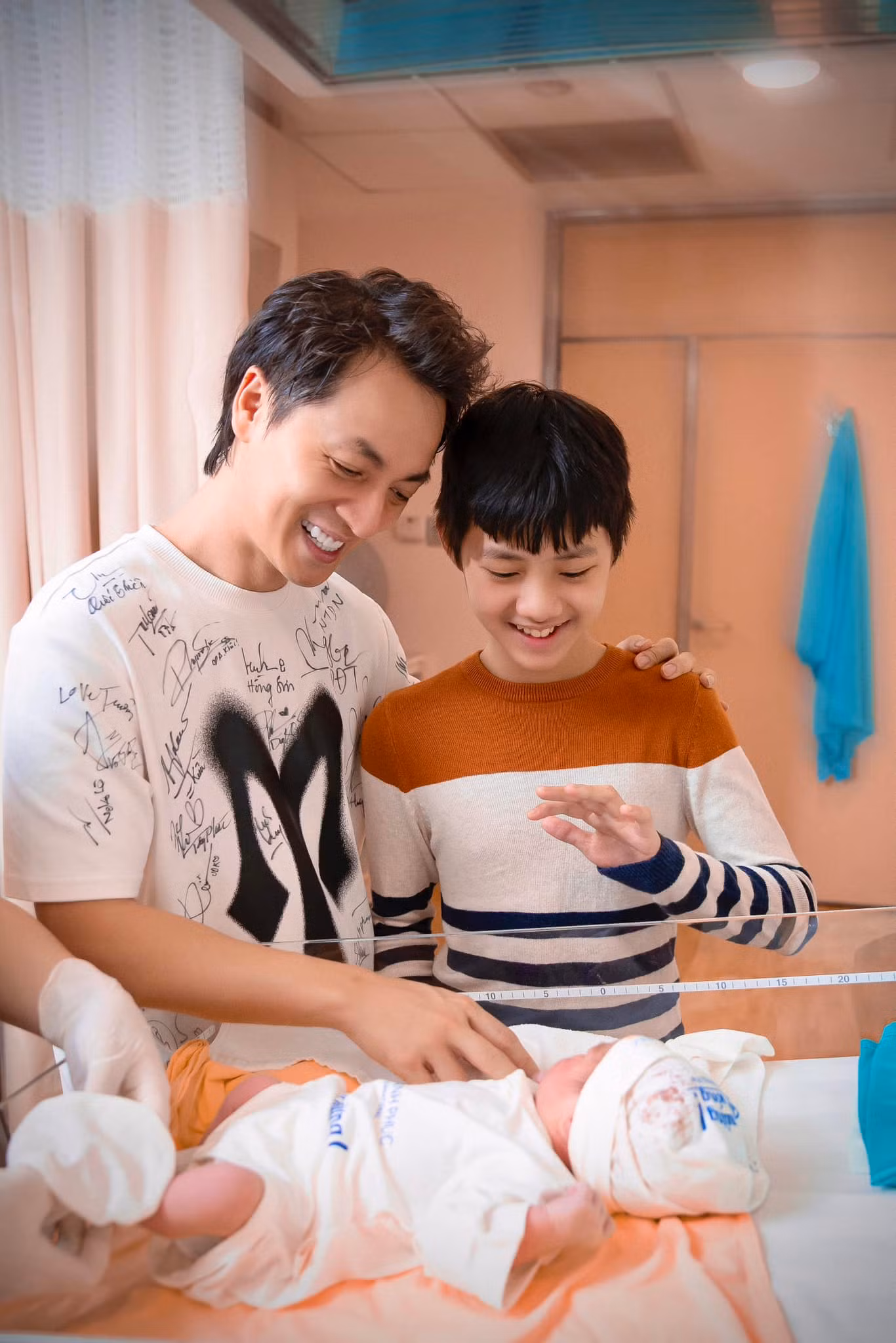 "Anh tài" Đăng Khôi được xem là "lụy" khi show còn đang diễn ra. - Ảnh: Gia Đình Đăng Khôi. "Anh tài" Đăng Khôi được xem là "lụy" khi show còn đang diễn ra. - Ảnh: Gia Đình Đăng Khôi.