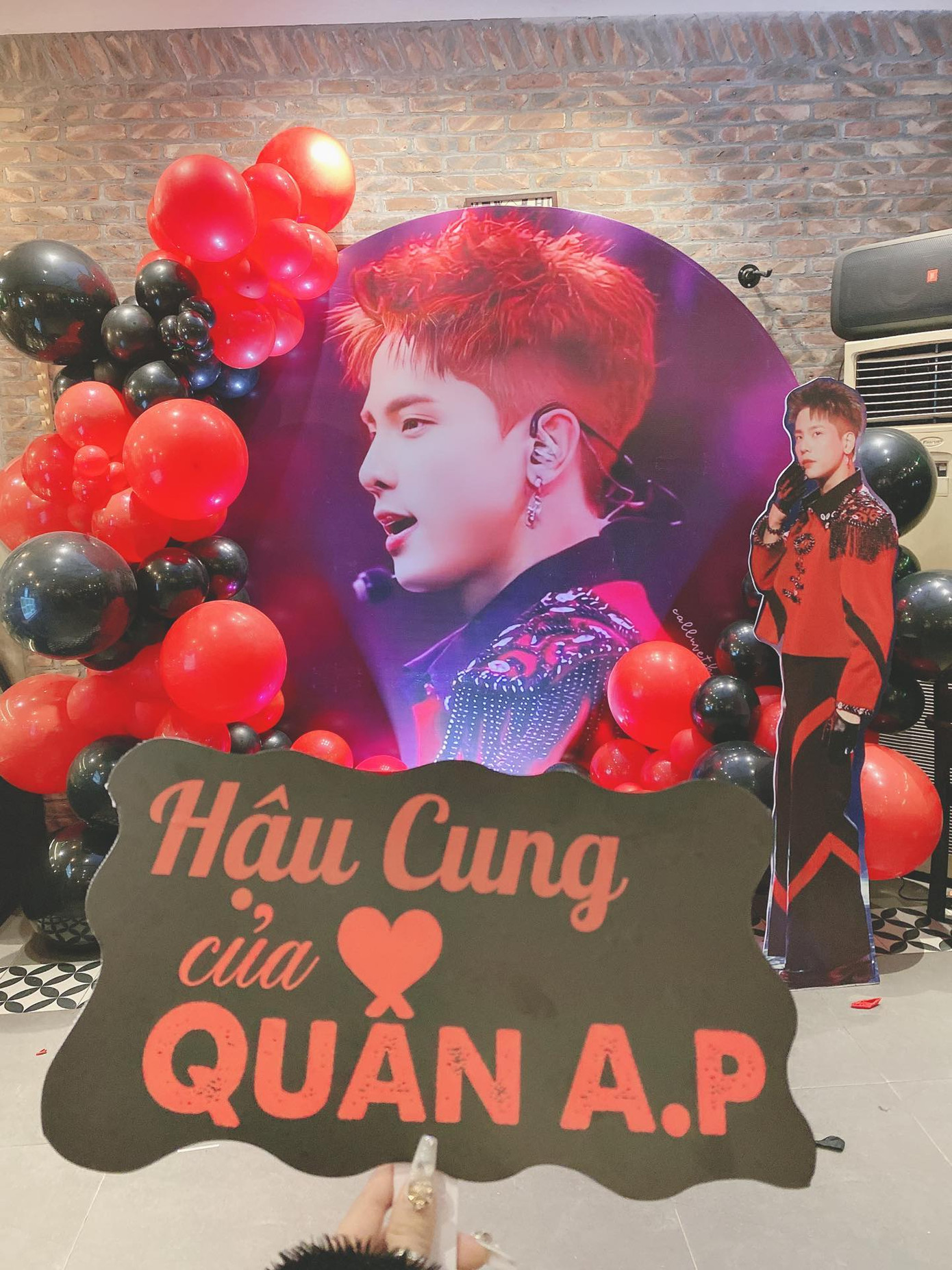 Các fan đã nỗ lực để chàng &quot;boy phố&quot; có dự án trước thềm concert. - Ảnh: hannah.ngocha.