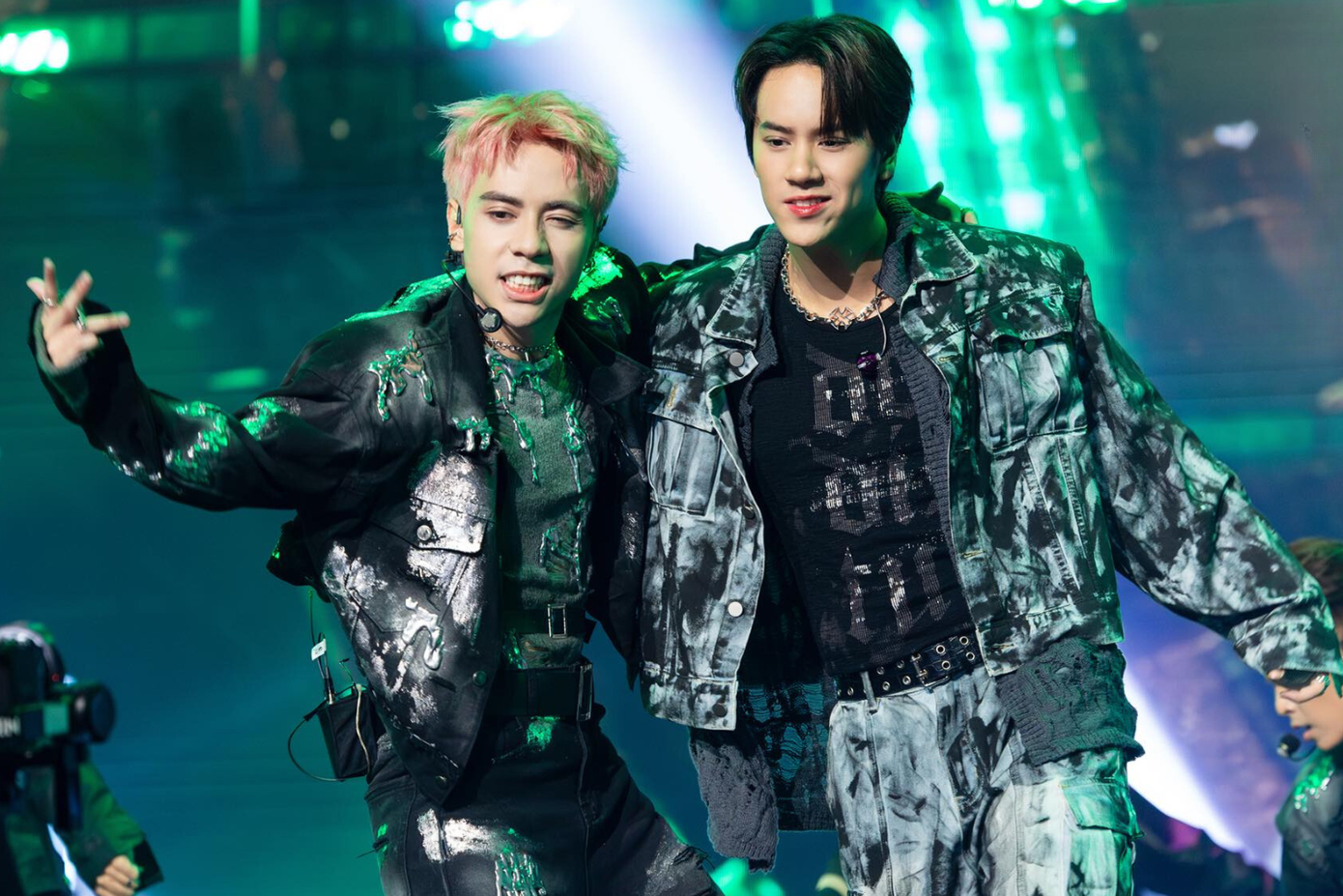 Mỹ nam &quot;Bad Buddy&quot; Nanon Korapat cũng được fan réo tên cho vị trí khách mời lần này.