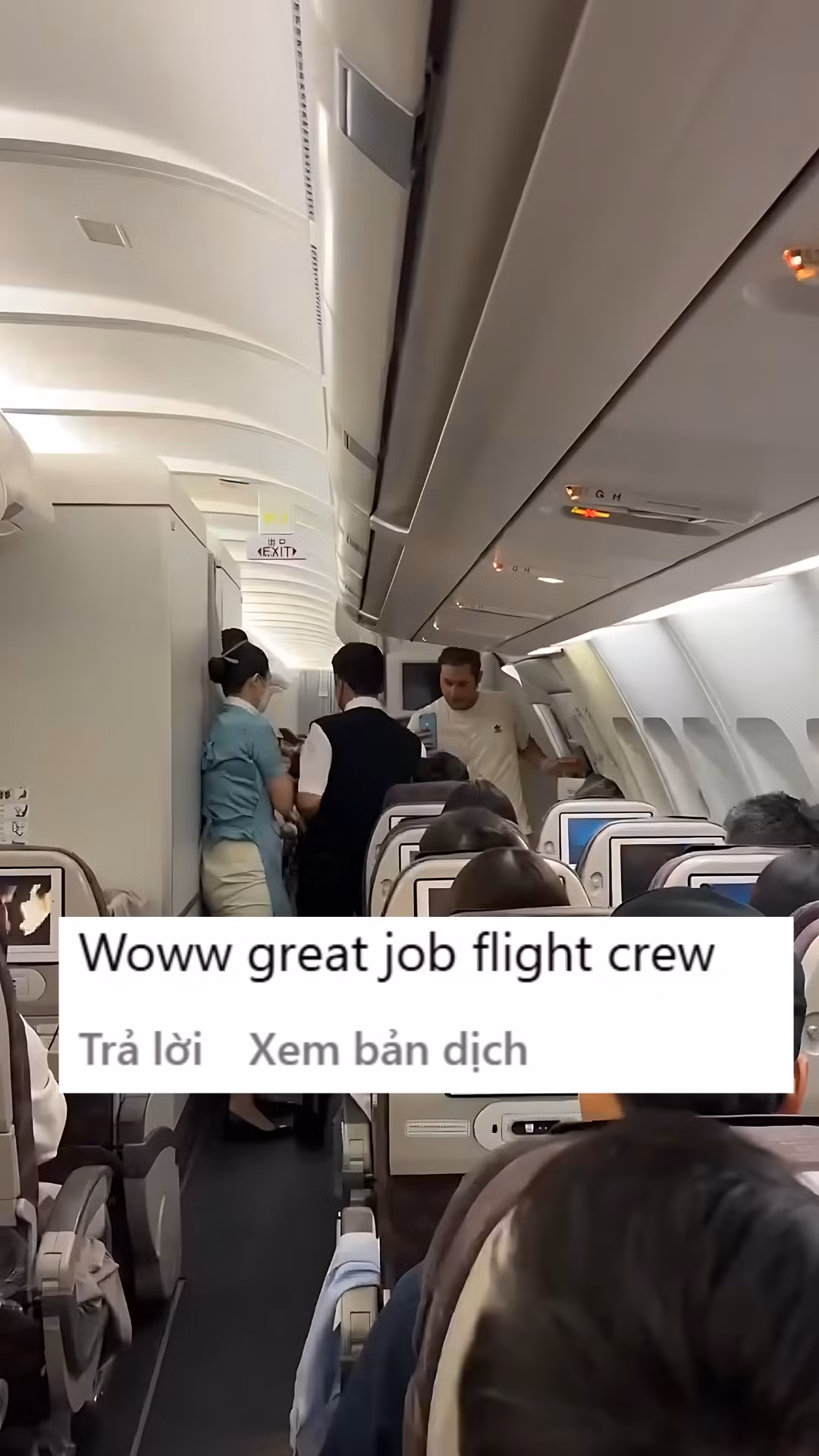 Đội ngũ phi hành đoàn cũng nhận được lời khen từ cộng đồng mạng. Đội ngũ phi hành đoàn cũng nhận được lời khen từ cộng đồng mạng.