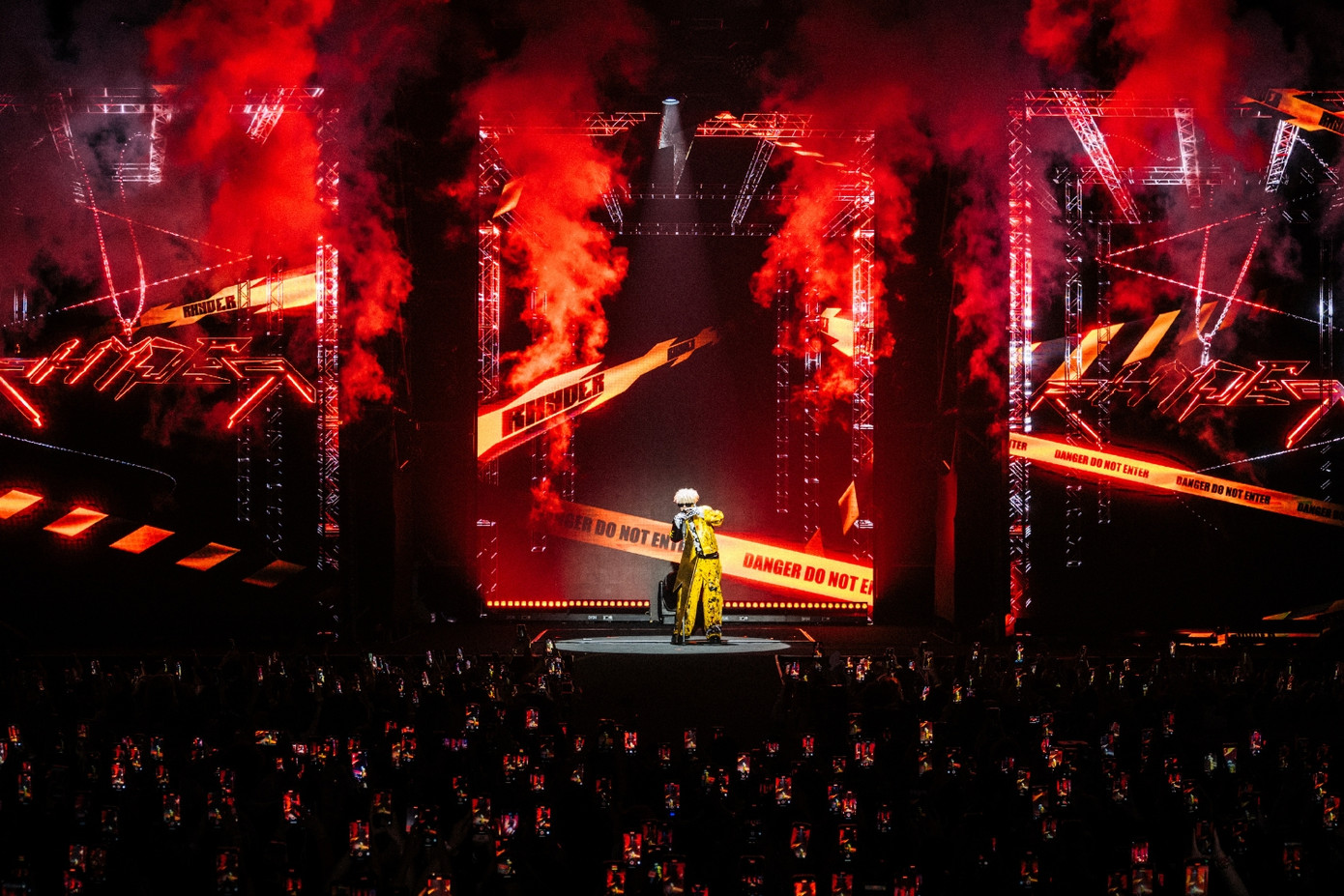 Hình ảnh RHYDER xuất hiện trong mini show Dự Án Bí Mật được một người dùng Threads nhận xét: &quot;RHYDER có thật không vậy&quot;.